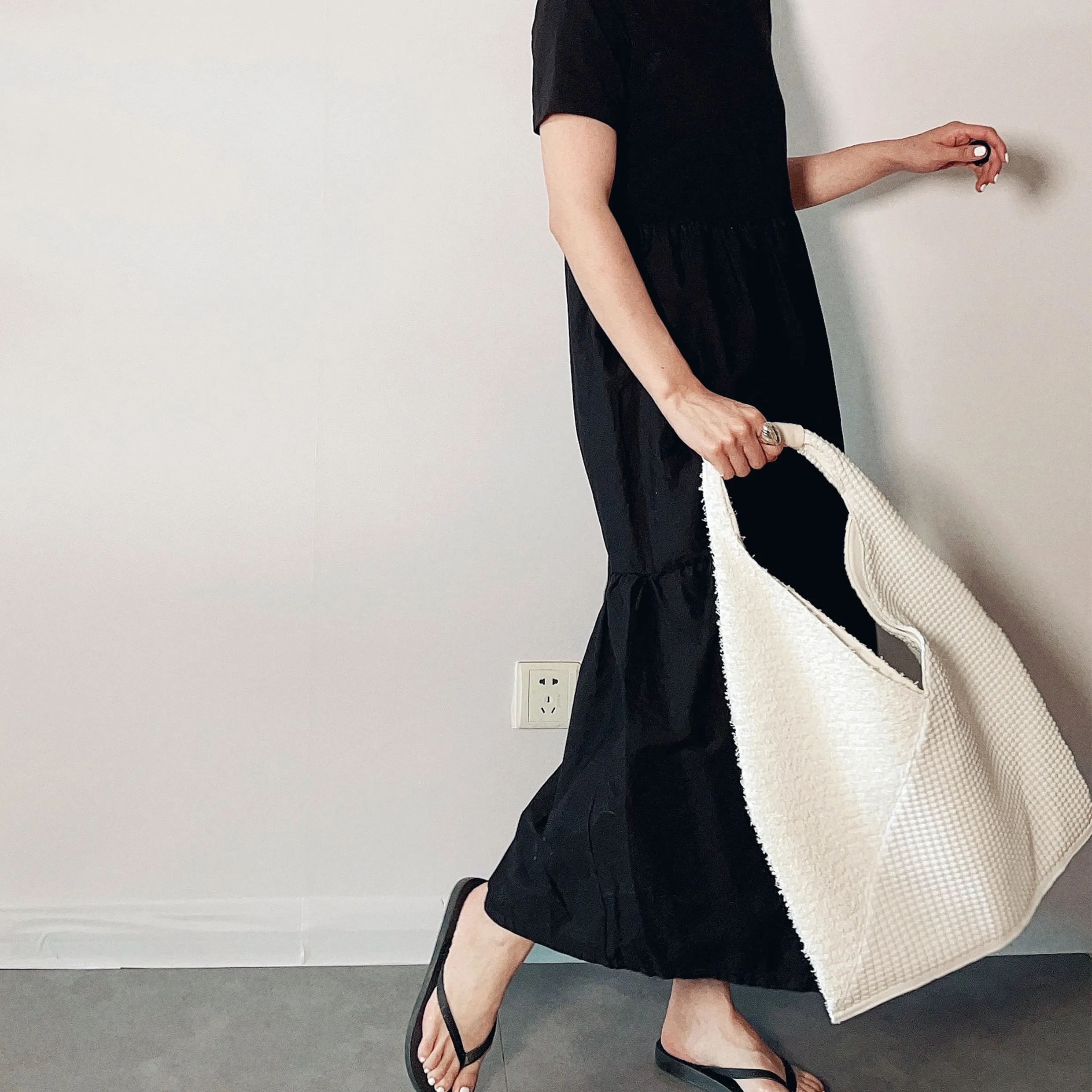 Crackles Series Snowflake Triangle Tote White