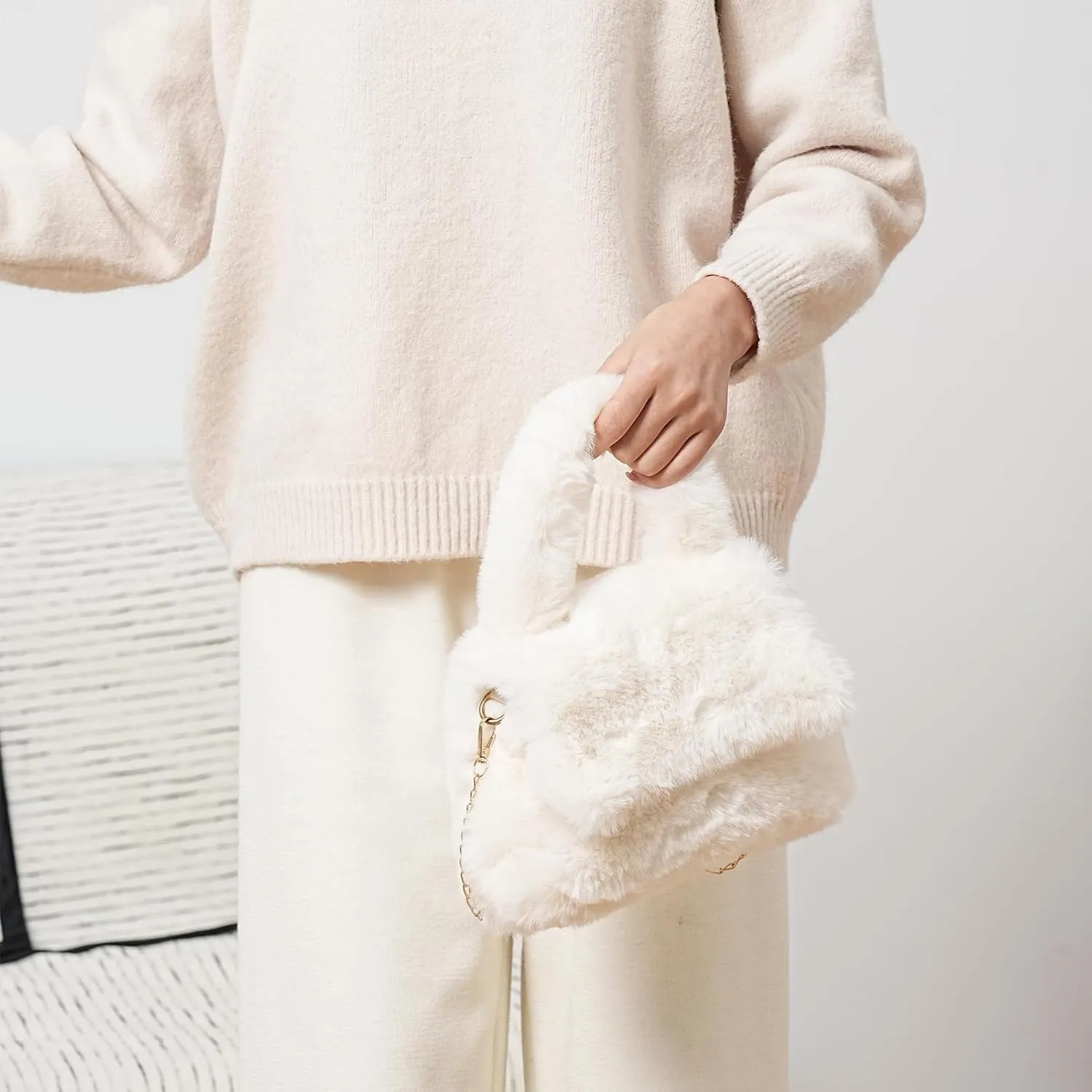 Fluffy Tote Bag for Woman Plush Shoulder Handbag Furry Faux Fur Purse for Winter