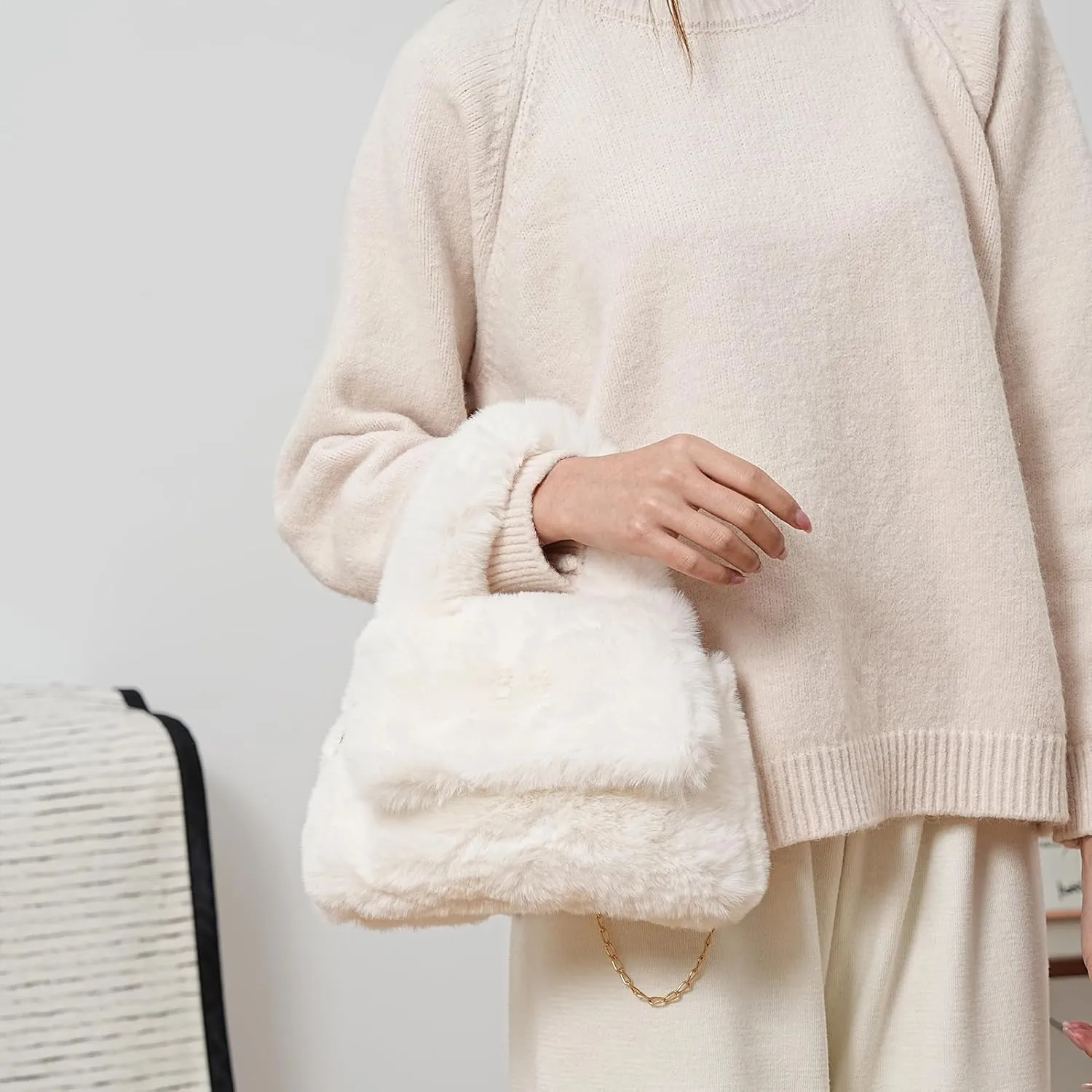 Fluffy Tote Bag for Woman Plush Shoulder Handbag Furry Faux Fur Purse for Winter