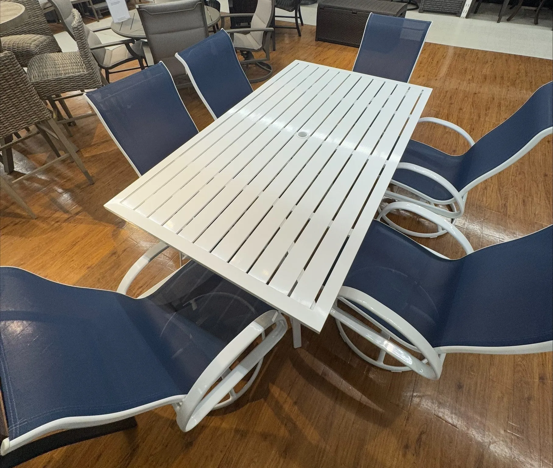 Outlet Blue Dublin Dining