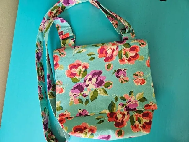 Small Messenger Crossbody Bag Sewing Tutorial / Messenger Bag Purse Pattern / Sling Bag Sewing Tutorial / Crossbody Bag Sewing Pattern